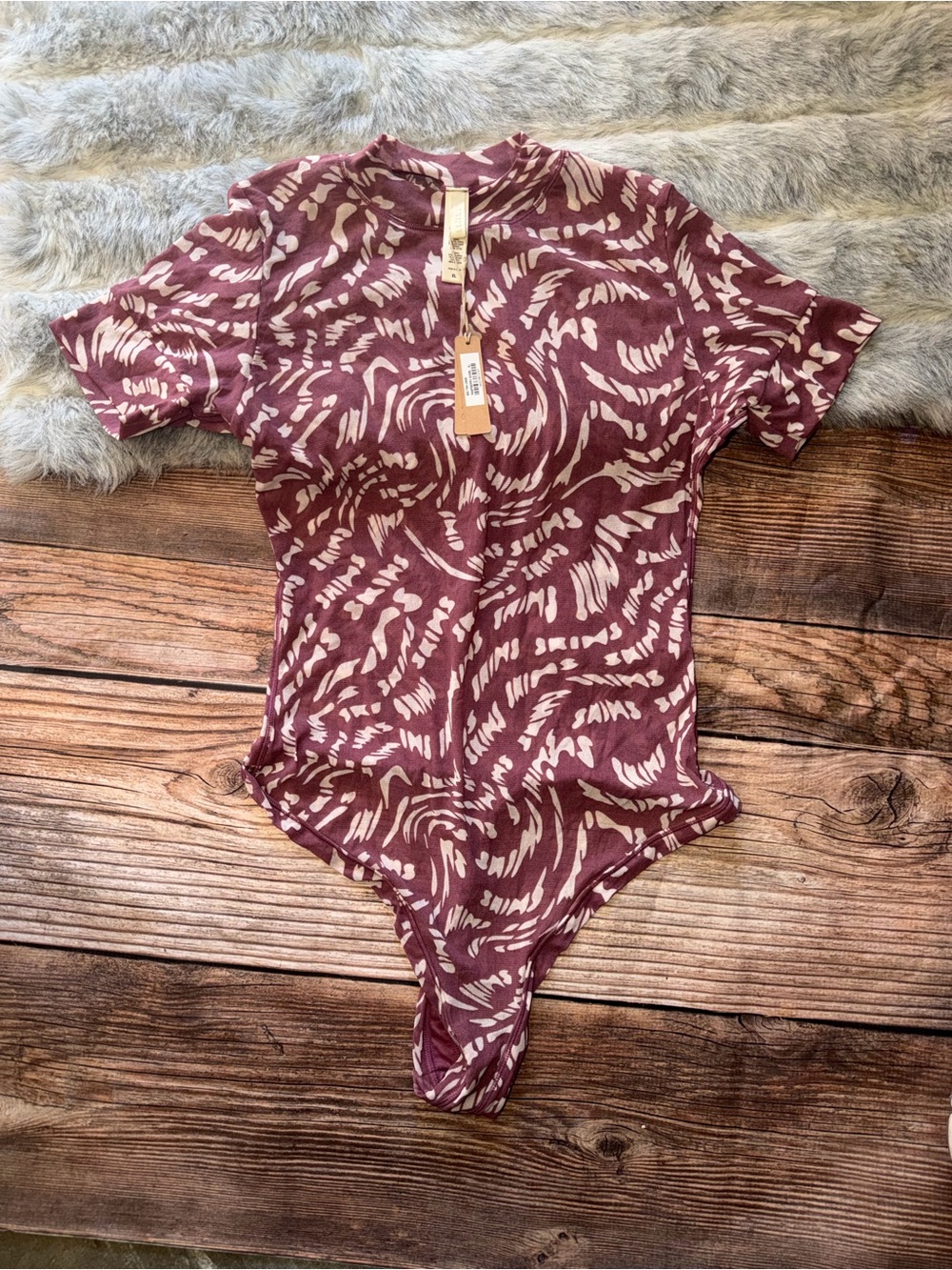 Skims XLWomen's Printed Short-Sleeve Bodysuit in Mauve Pink - Picture 6 of 6